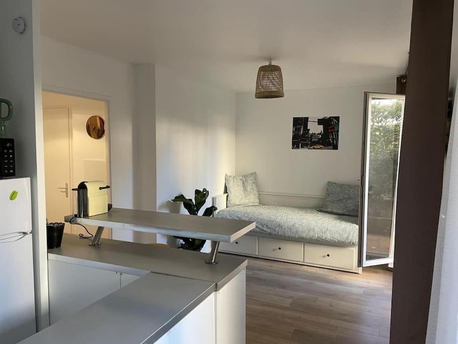 Studio 28 M2 & Jardin Privatif 20 M2 Montigny-le-Bretonneux Dış mekan fotoğraf
