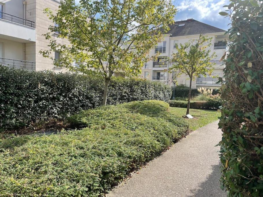 Studio 28 M2 & Jardin Privatif 20 M2 Montigny-le-Bretonneux Dış mekan fotoğraf