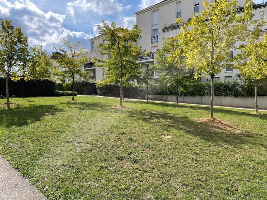 Studio 28 M2 & Jardin Privatif 20 M2 Montigny-le-Bretonneux Dış mekan fotoğraf
